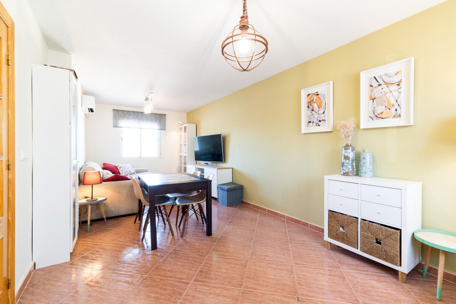 Imagen de un piso en venta con suelo cerámico